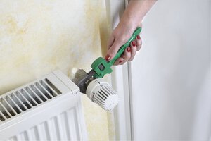 PIPE WRENCH 200 MM BV