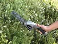 ozito-cordless-grass-and-bush-shear-61000682-example_usage-103