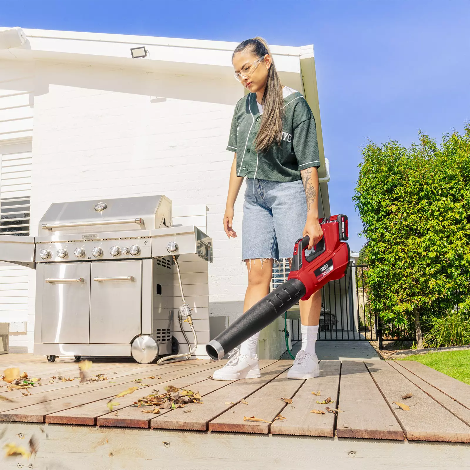 ozito-battery-3001274-example_usage-101