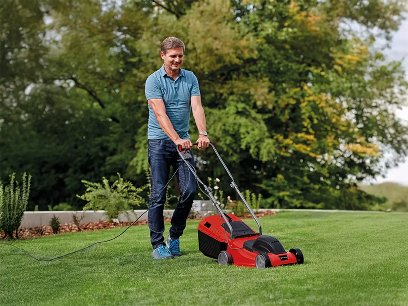 Ideal-for-lawns-of-up-to-300m