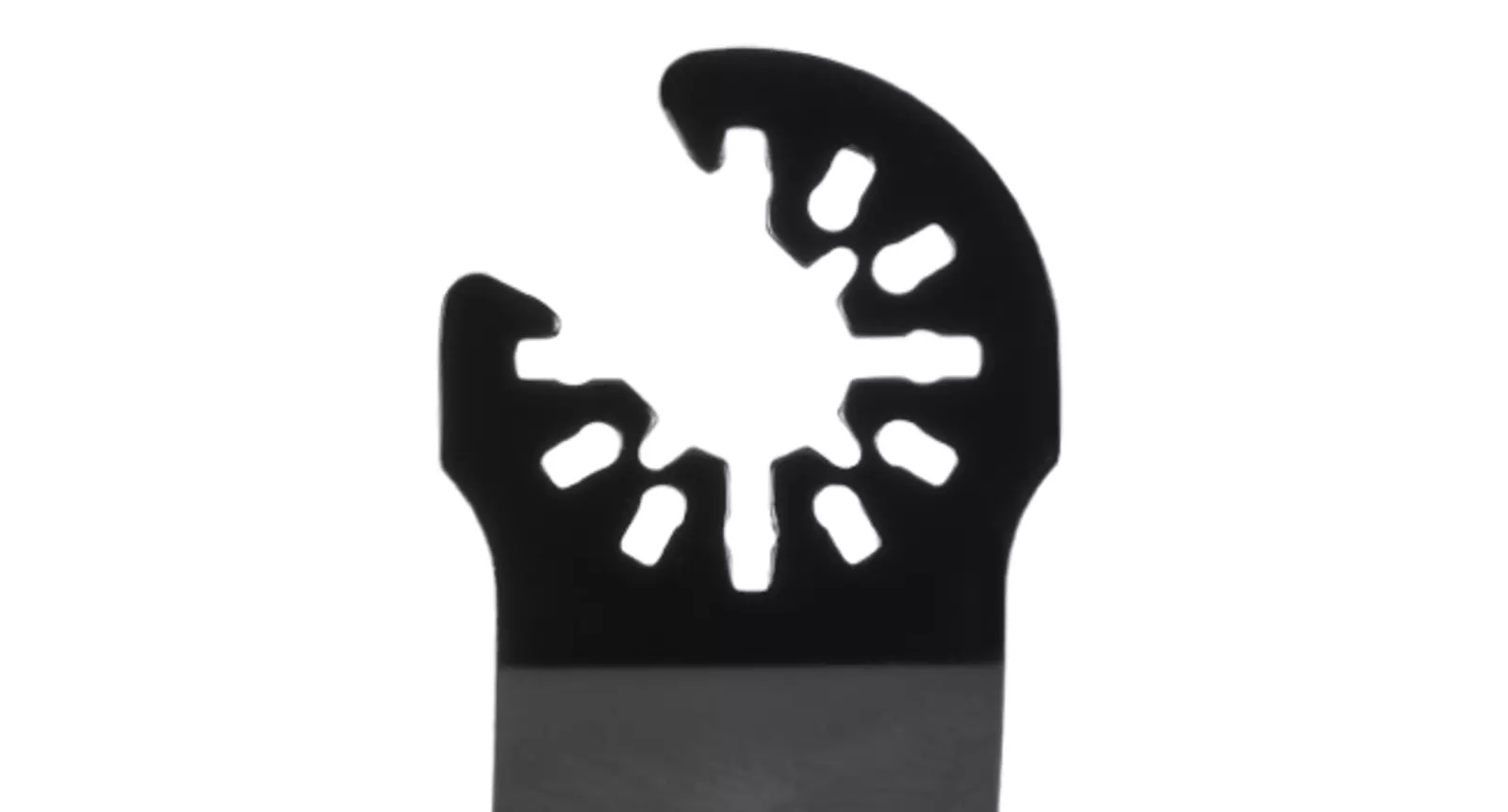 Nahaufnahme eines schwarzen Multitool-Aufsatzes mit sternförmiger Open-Back-Aufnahme.