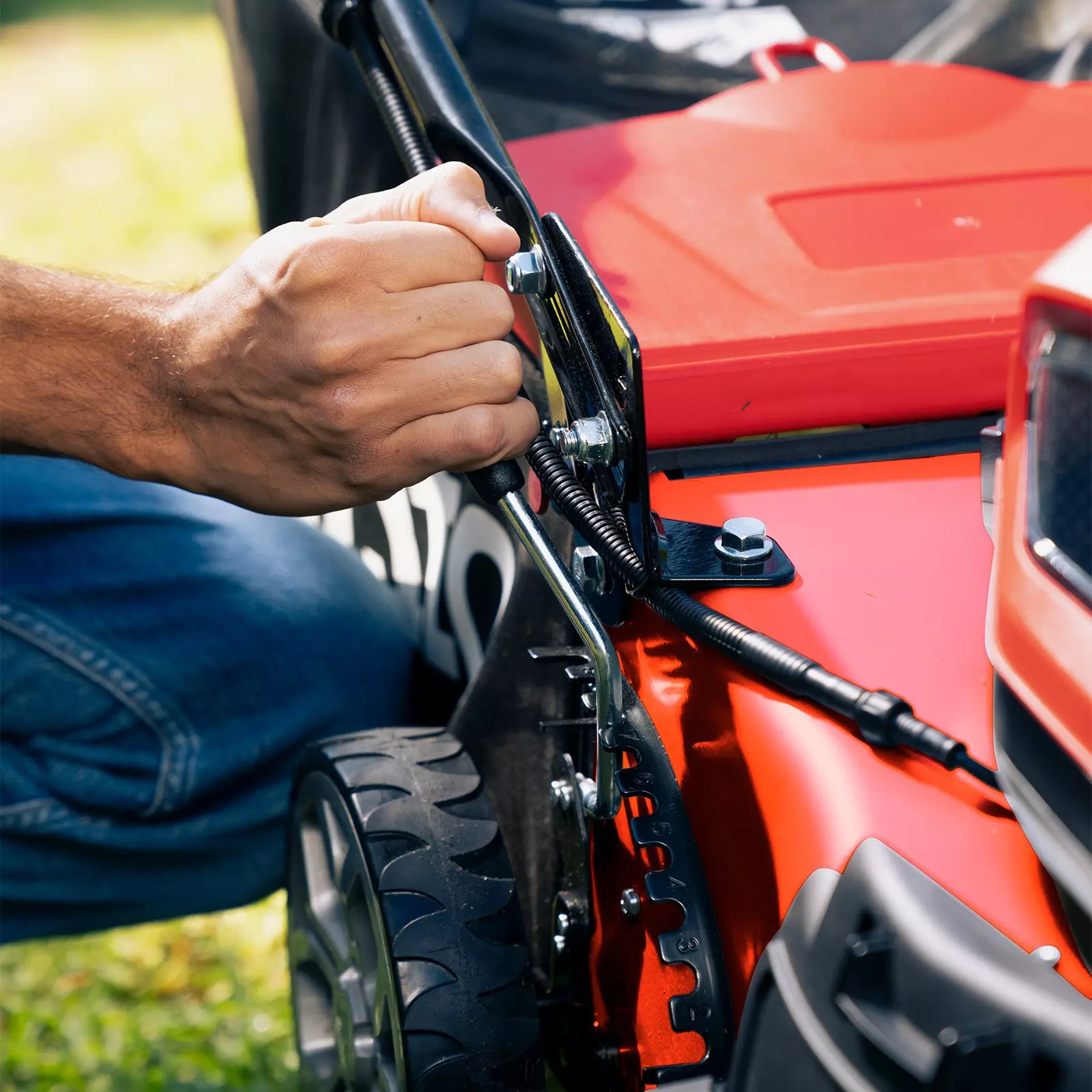 ozito-cordless-lawn-mower-3001304-example_usage-105