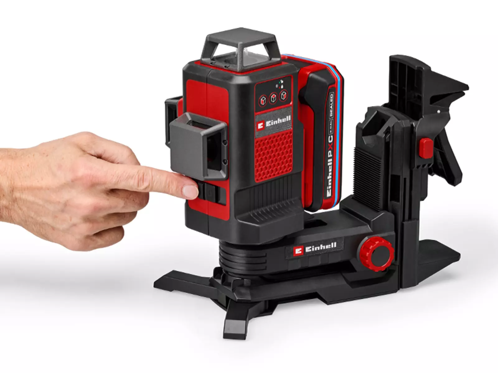 A hand locks the self-levelling function on the Einhell cordless cross line laser TE-LL 18/360 G.
