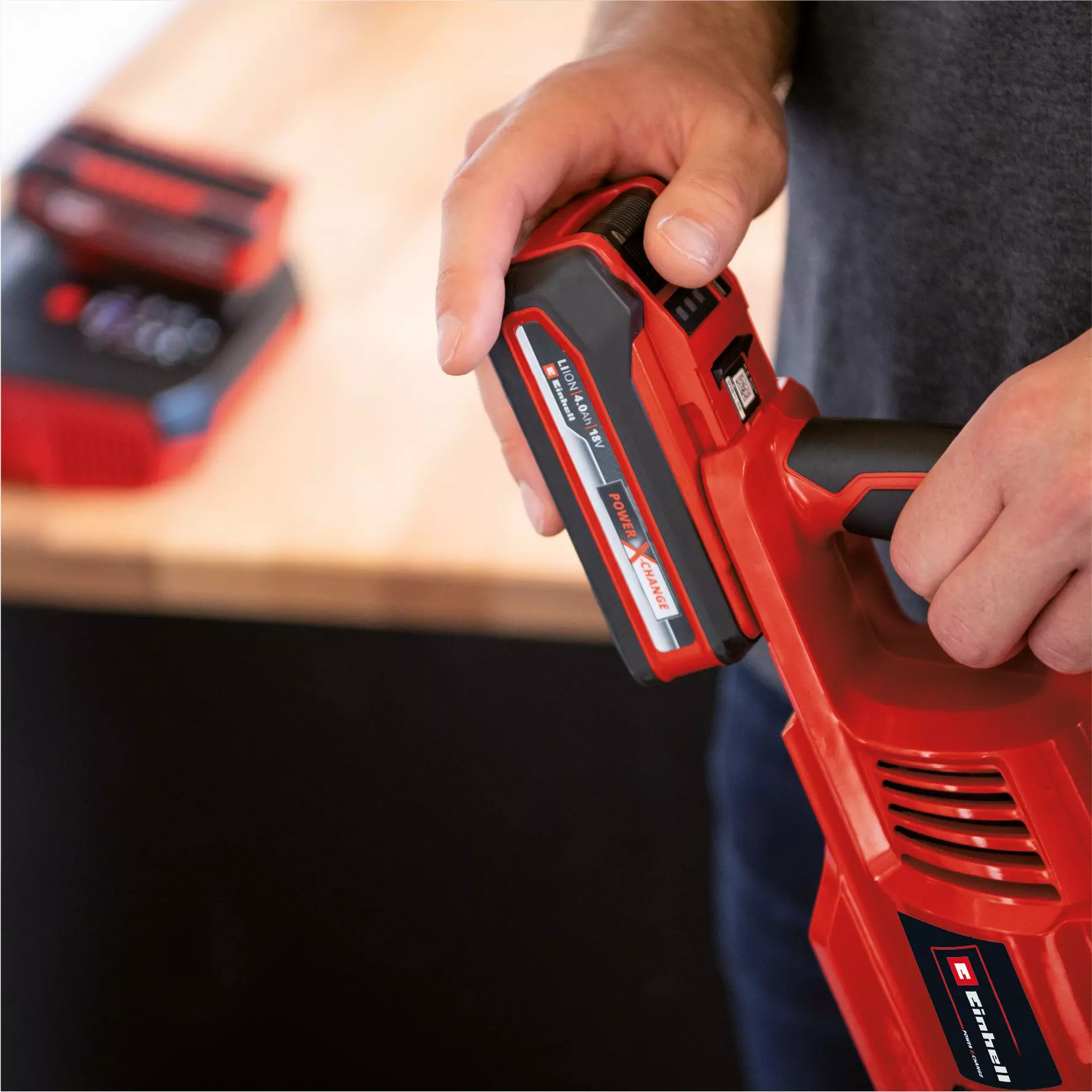 einhell-expert-cordlhandstick-vacuum-cleaner-2347187-detail_image-001