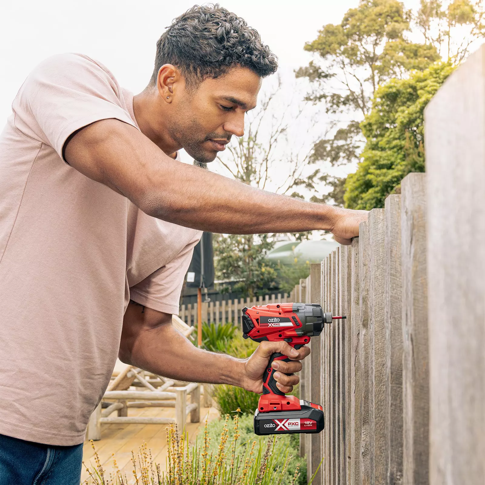 ozito-power-tool-kit-3000698-example_usage-101