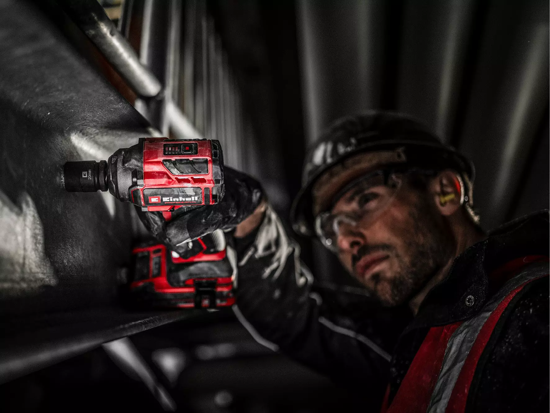 einhell-professional-cordless-impact-wrench-4326754-example_usage-001