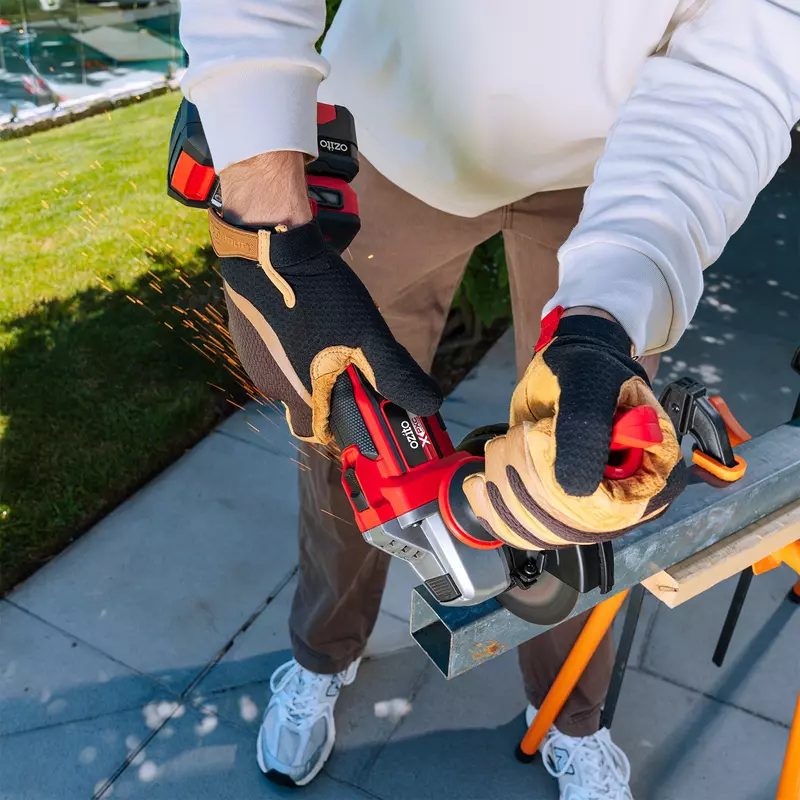 ozito-cordless-angle-grinder-3001061-example_usage-102