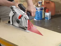 ozito-circular-saw-61000605-example_usage-102