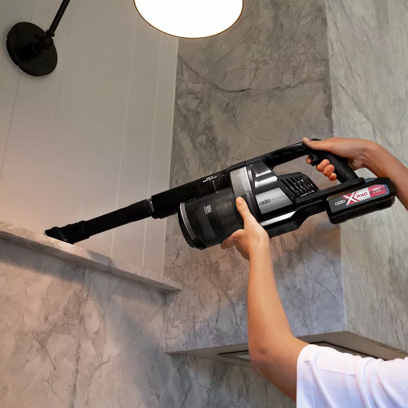 ozito-cordlhandstick-vacuum-cleaner-3001220-example_usage-104