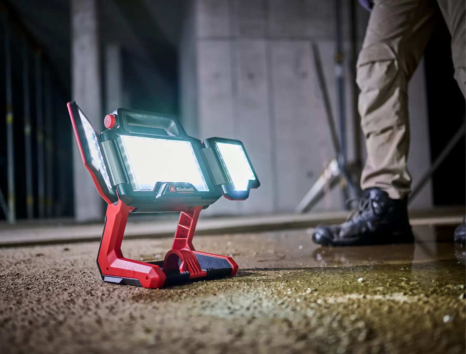 einhell-professional-cordless-light-4514176-example_usage-001