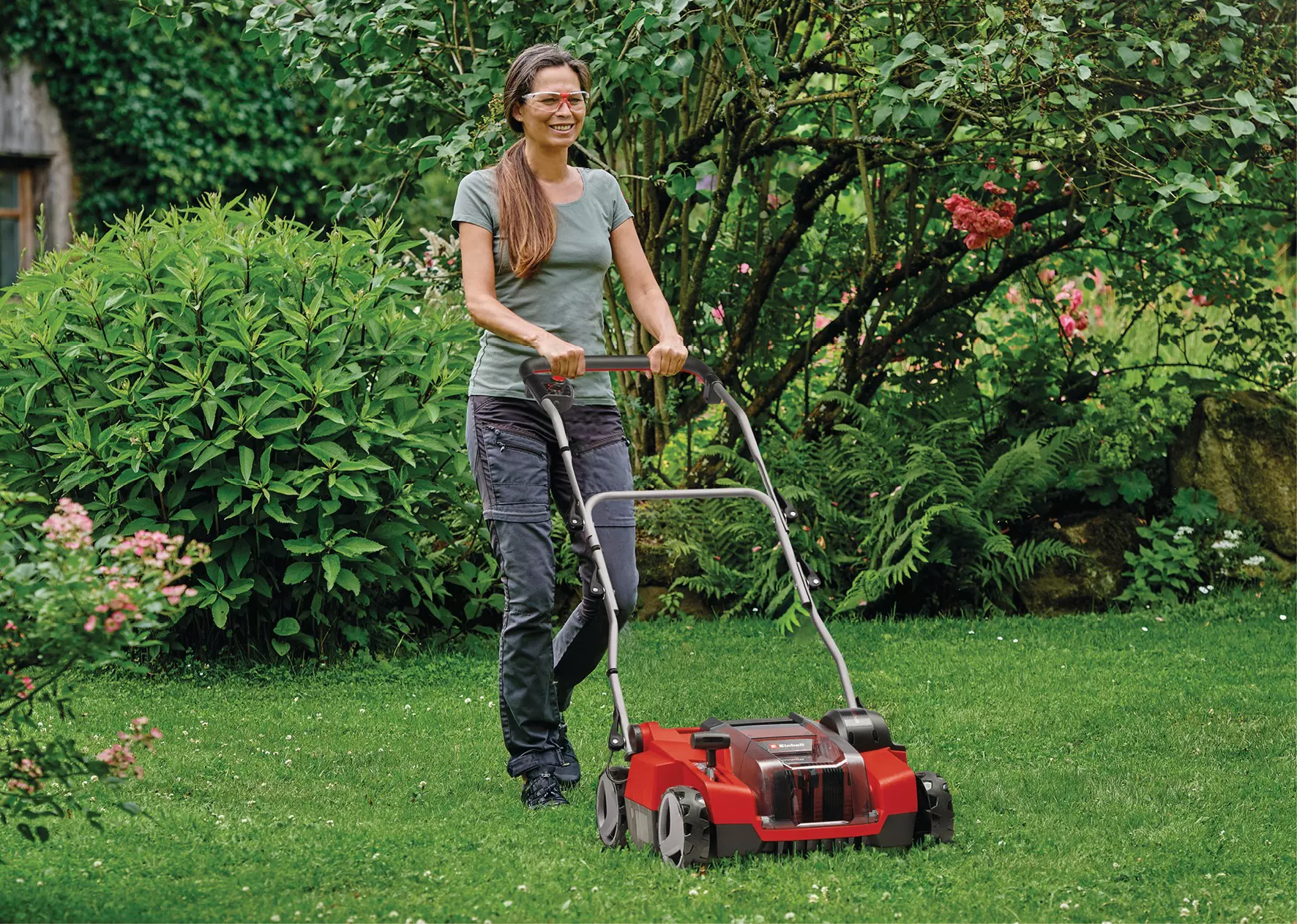 einhell-expert-cordless-scarifier-aerator-3420680-example_usage-001