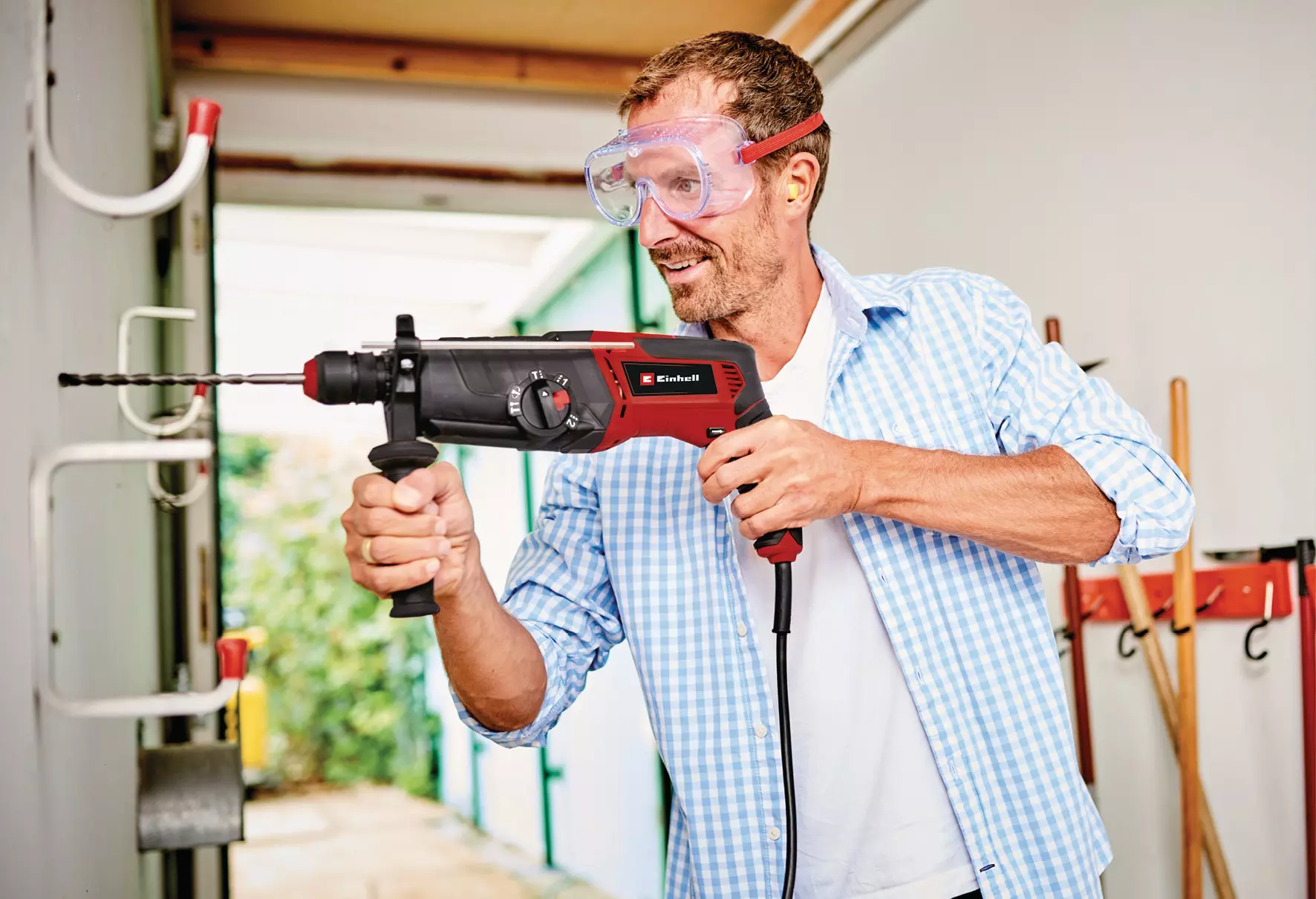 einhell-expert-rotary-hammer-4257978-example_usage-001