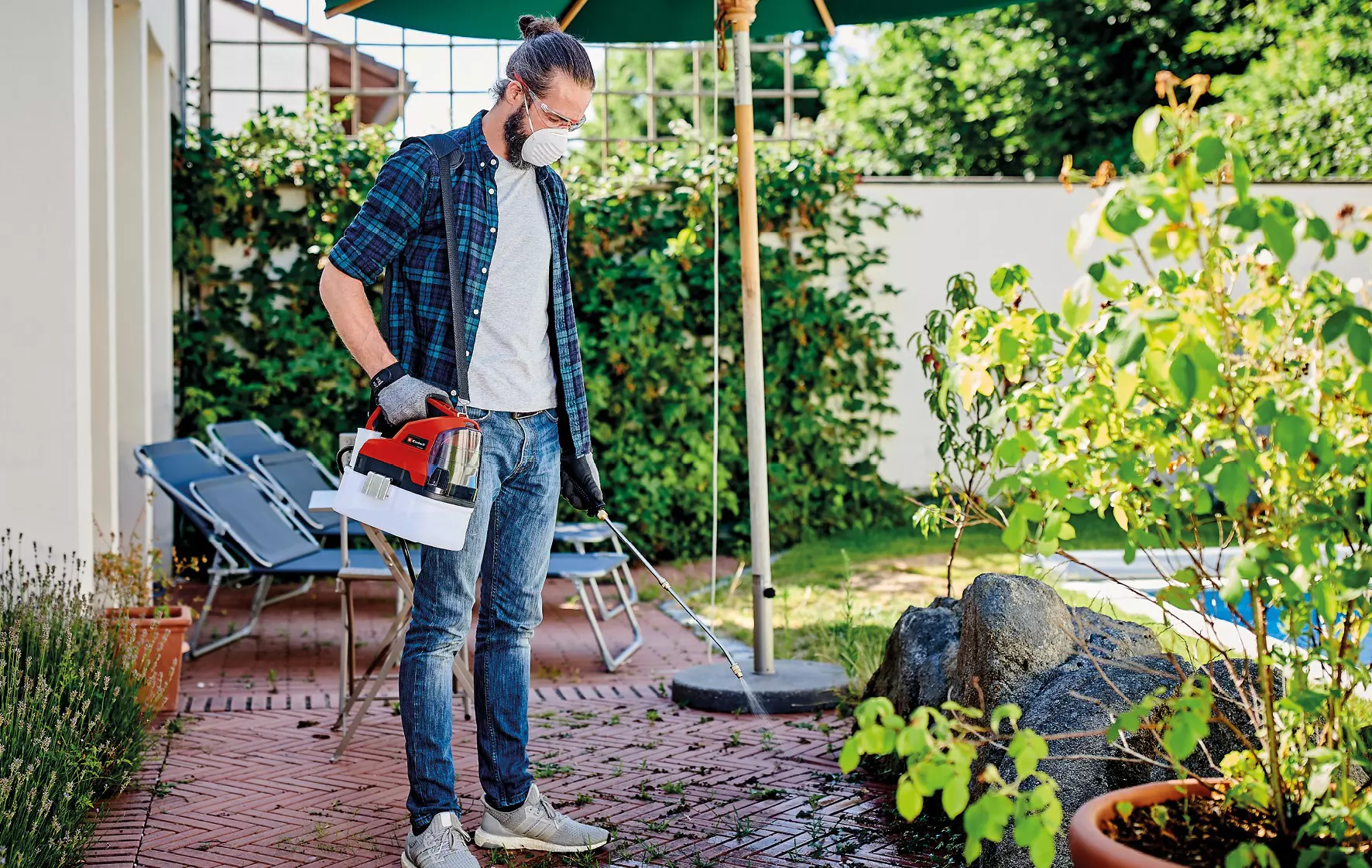 einhell-expert-cordless-pressure-sprayer-3425210-example_usage-001