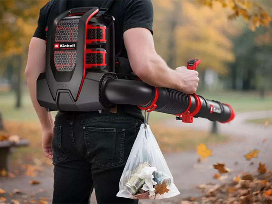 A person carries the Einhell Professional Cordless Leaf Blower GP-LB 36/280 Li E BL-Solo with a rubbish bag on the carabiner.