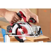 ozito-cordless-circular-saw-4331201-example_usage-102