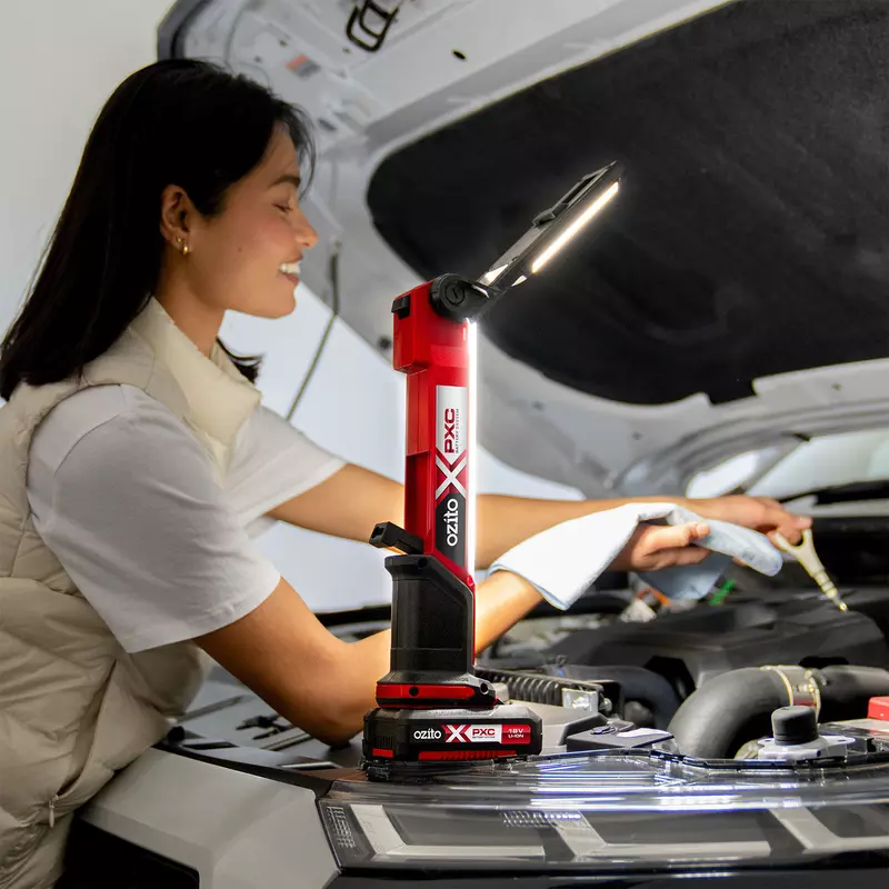 ozito-cordless-light-3001233-example_usage-101