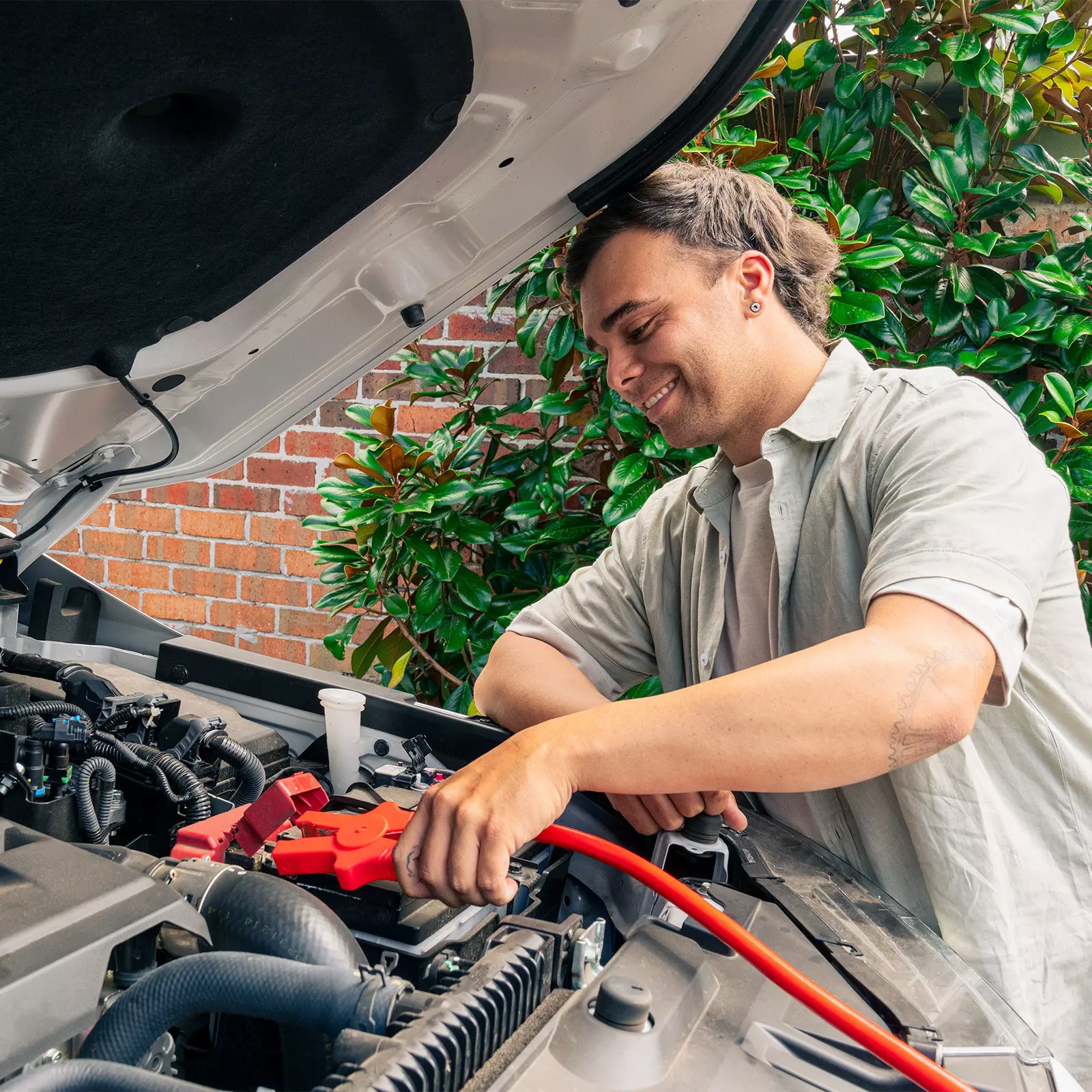 ozito-booster-cable-3001223-example_usage-102