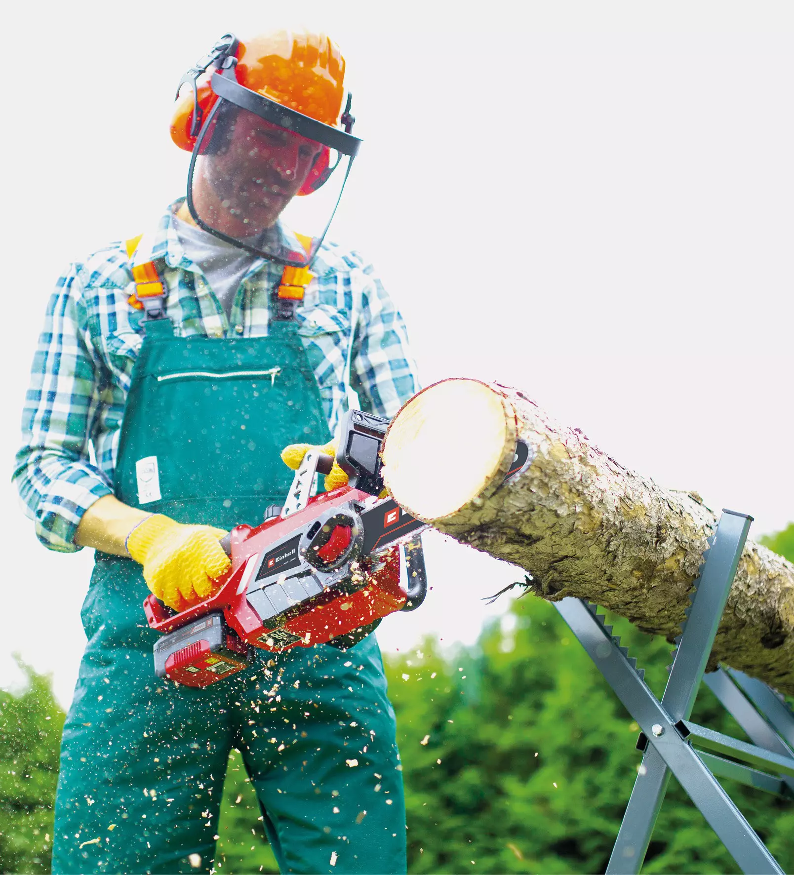 einhell-expert-cordless-chain-saw-4501777-example_usage-001