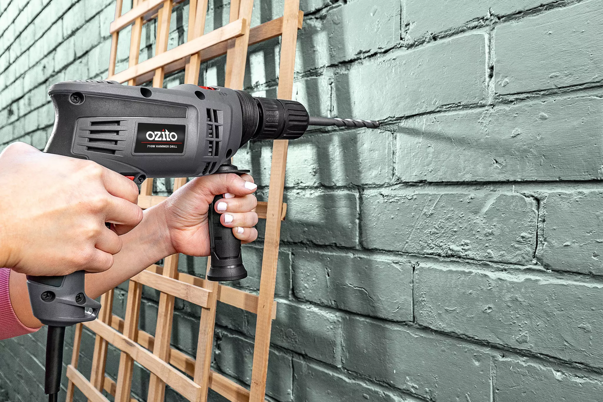 ozito-hammer-drill-3000651-example_usage-102