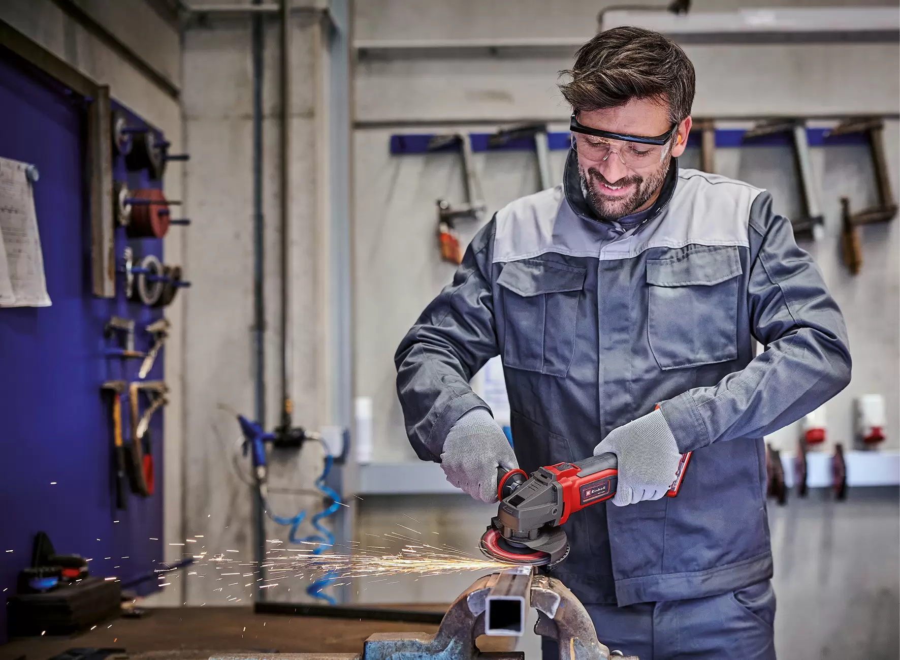 einhell-expert-cordless-angle-grinder-4431138-example_usage-001