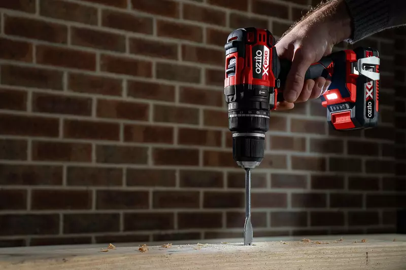 ozito-cordless-impact-drill-3000760-example_usage-102