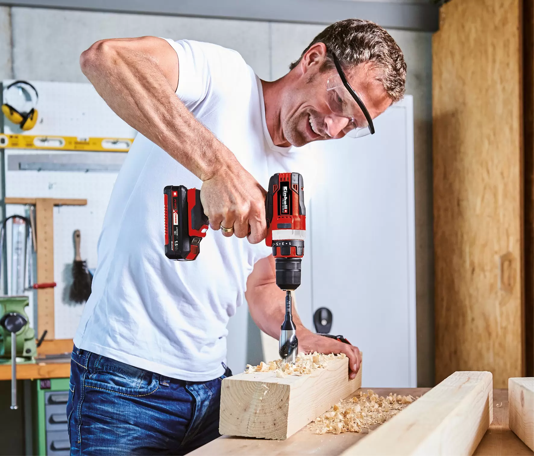 einhell-expert-cordless-drill-4513925-example_usage-001