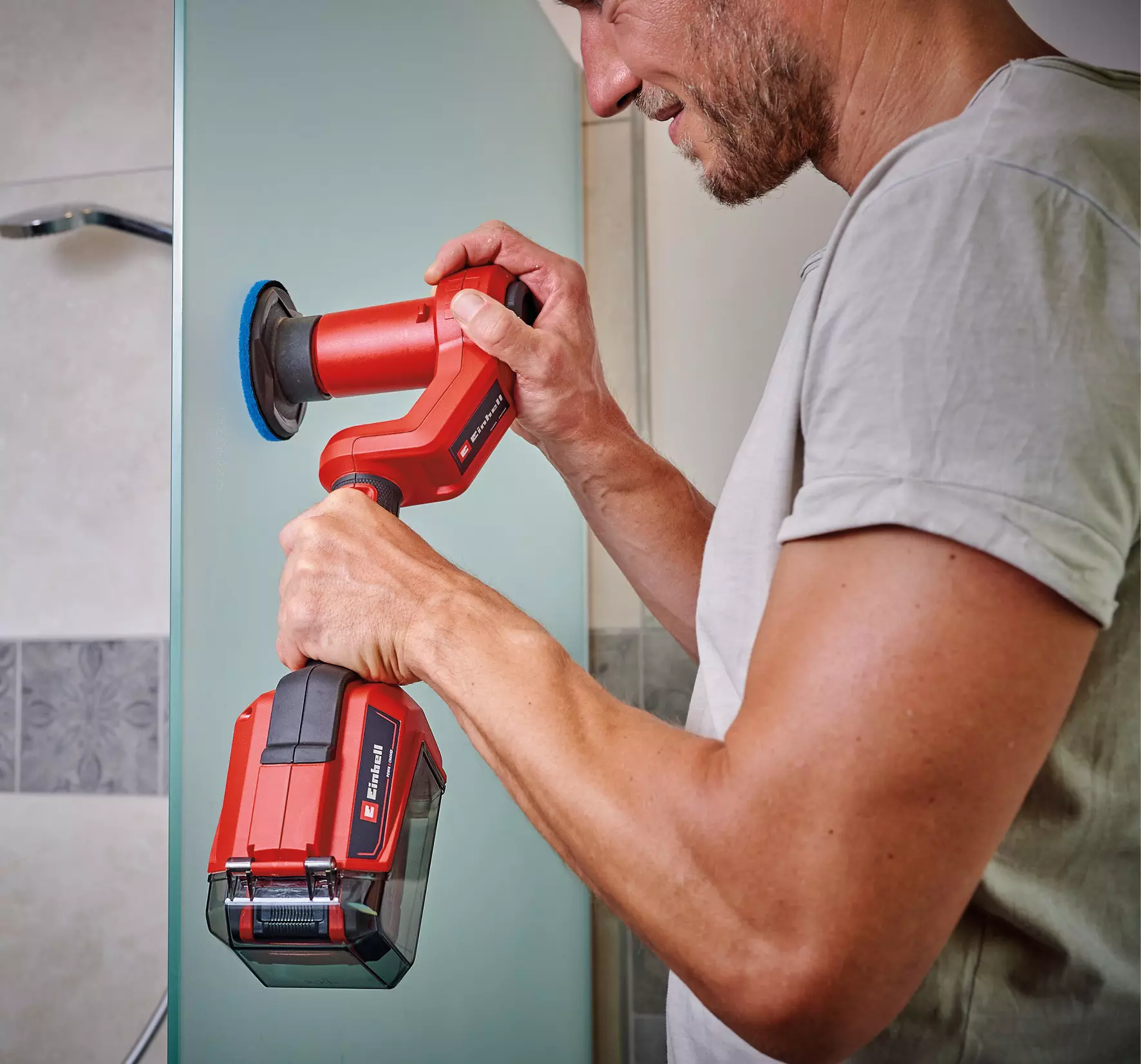 einhell-expert-cordless-surface-brush-3424220-example_usage-001