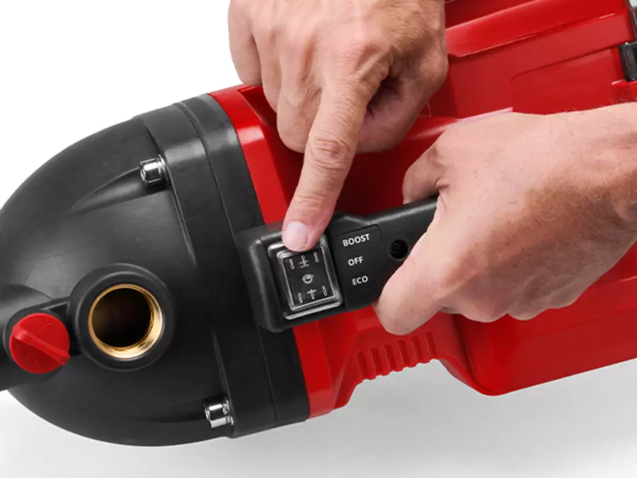 The Einhell cordless garden pump AQUINNA 36/30 Set with performance modes selected via a switch on the housing.