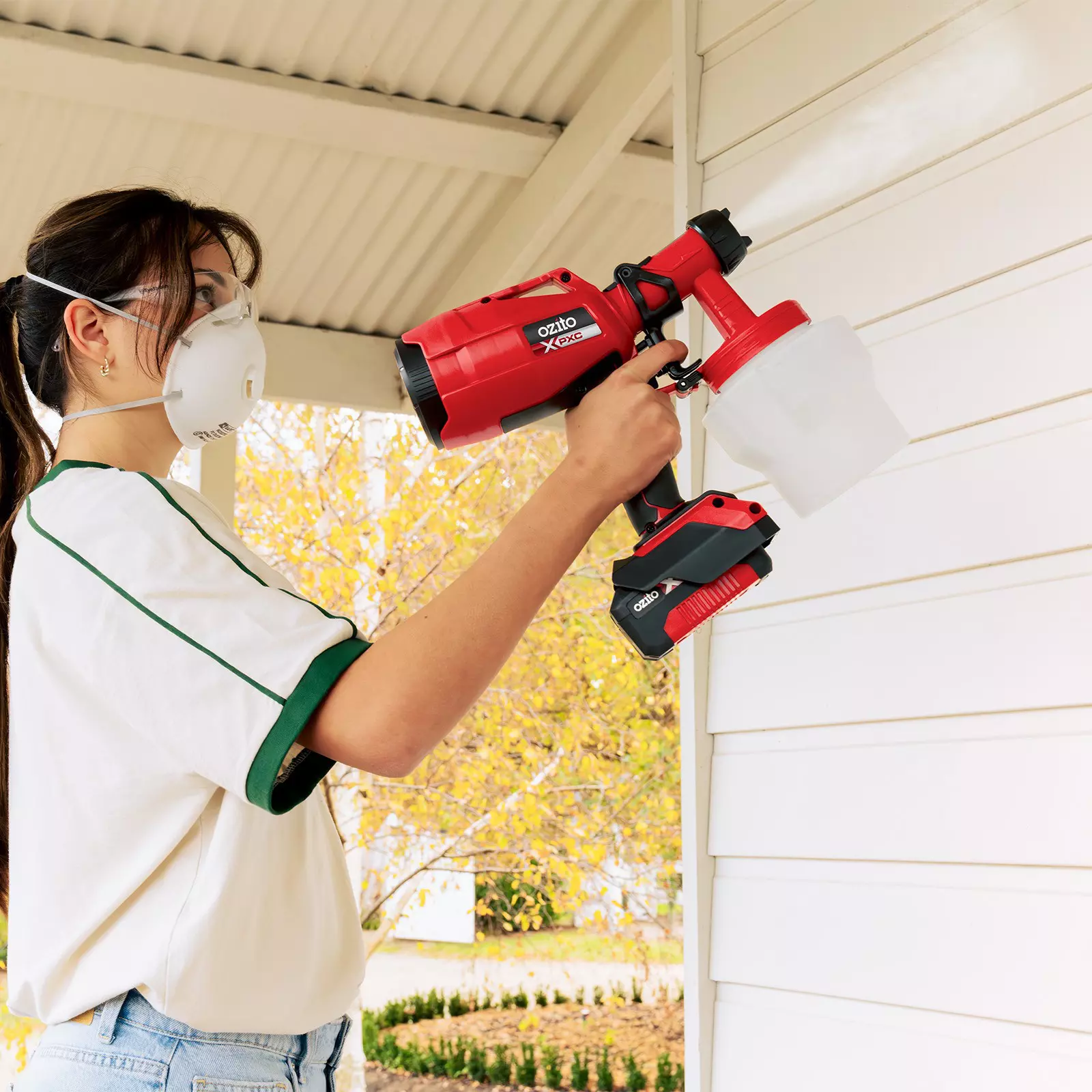 ozito-cordless-paint-spray-sys-spray-gun-3001207-example_usage-101