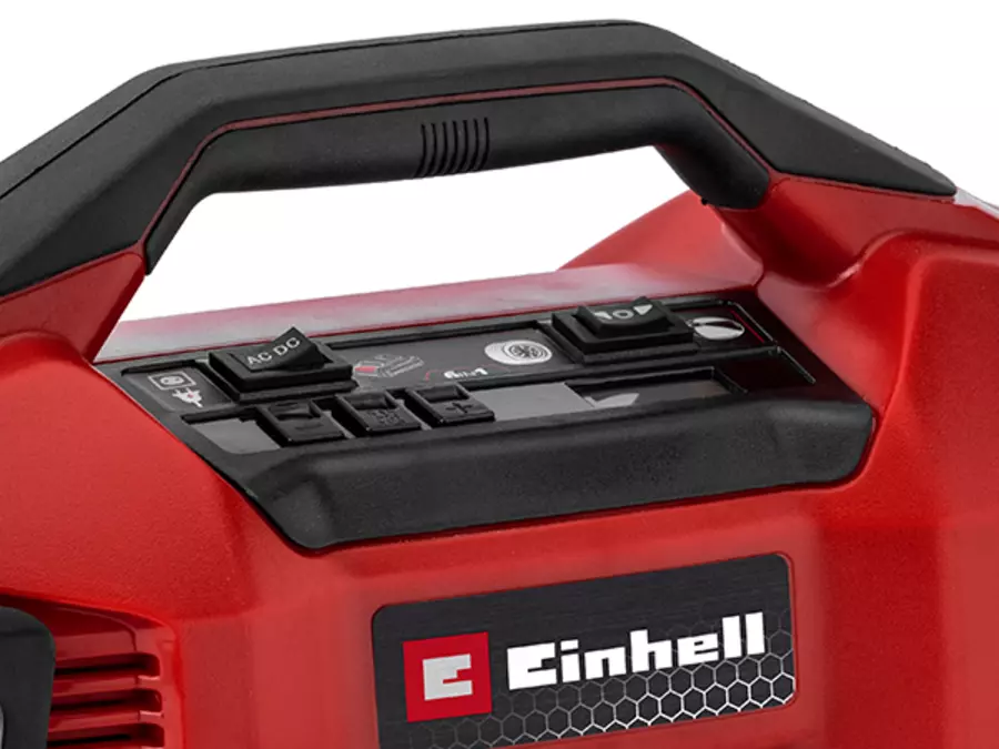 Bedienfeld des Einhell Akku-Kompressors TC-AK 18 Li - Solo mit Display und Bedientasten in Nahaufnahme.