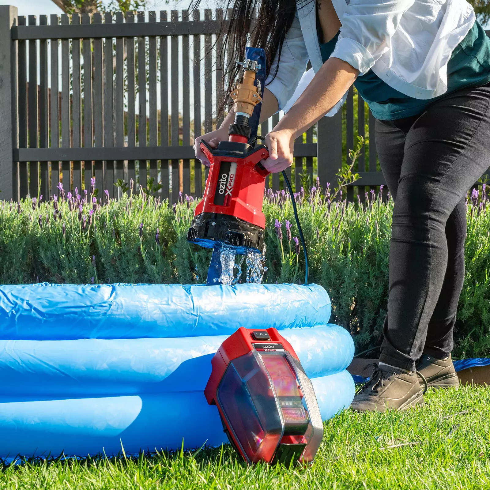 ozito-cordless-dirt-water-pump-3001095-example_usage-101