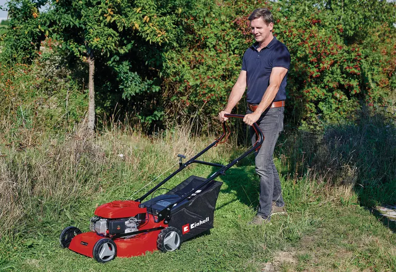 einhell-classic-petrol-lawn-mower-3404725-example_usage-001