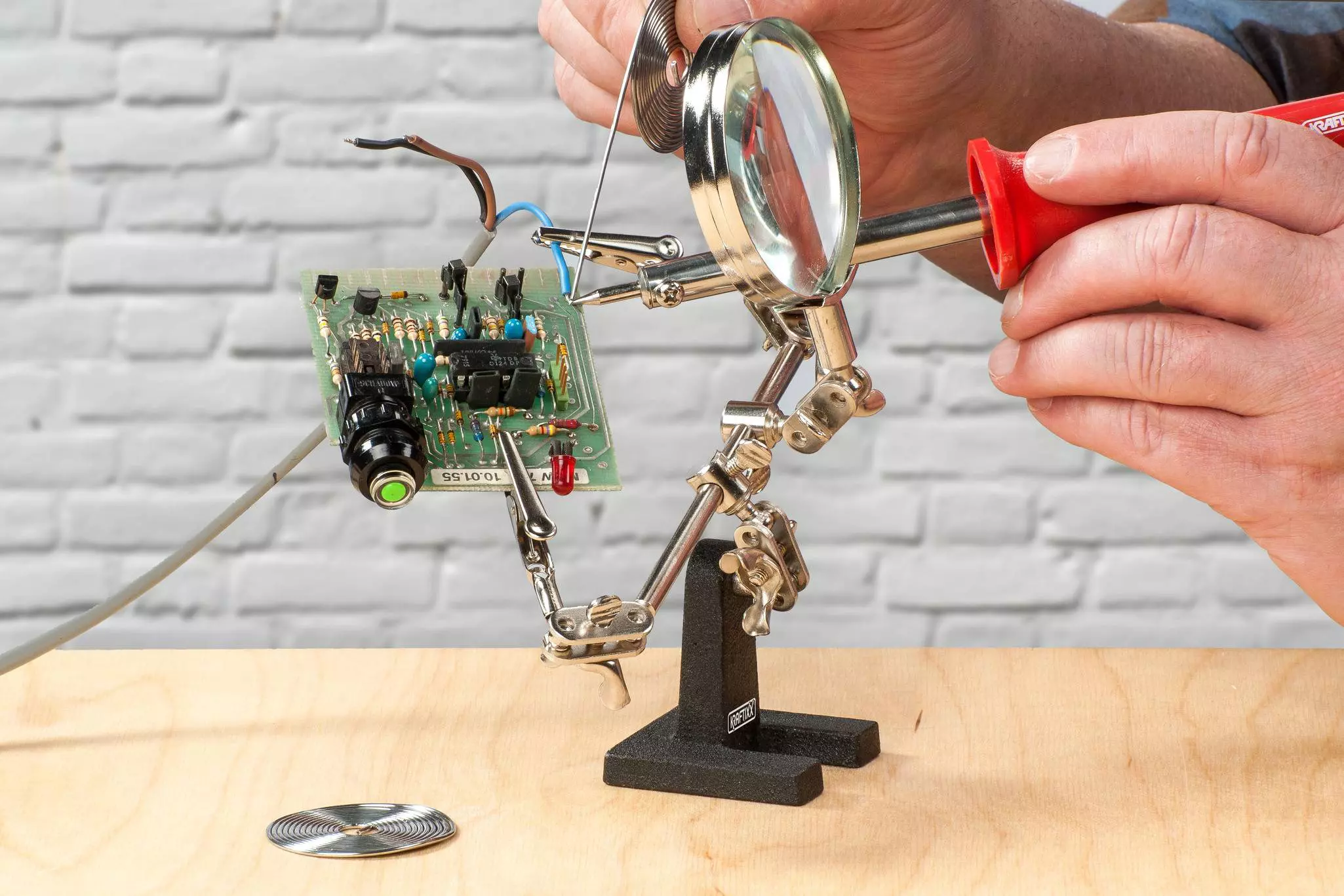 kraftixx-packing-tape-dispenser-49952590-example_usage-203