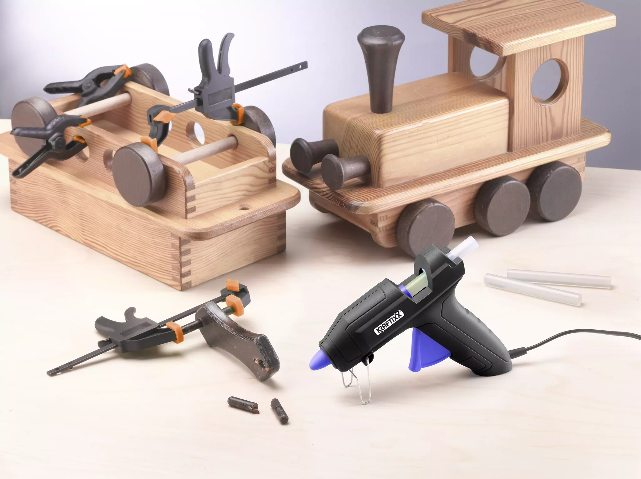 kwb-promo-glue-guns-49989490-example_usage-204