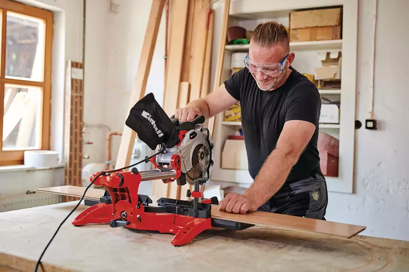 einhell-classic-sliding-mitre-saw-4300390-example_usage-001