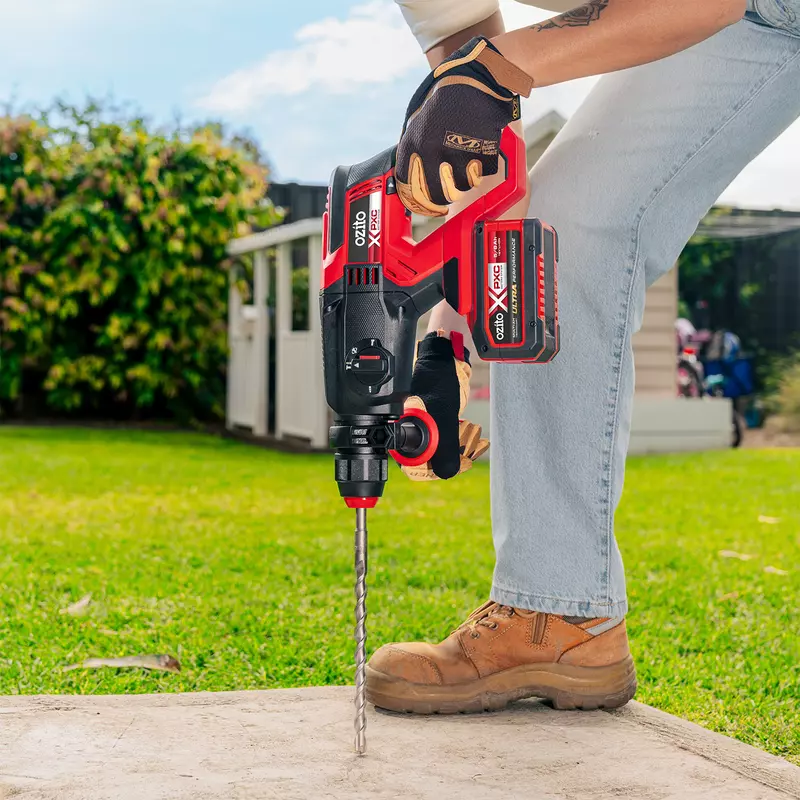 ozito-cordless-rotary-hammer-3001267-example_usage-102