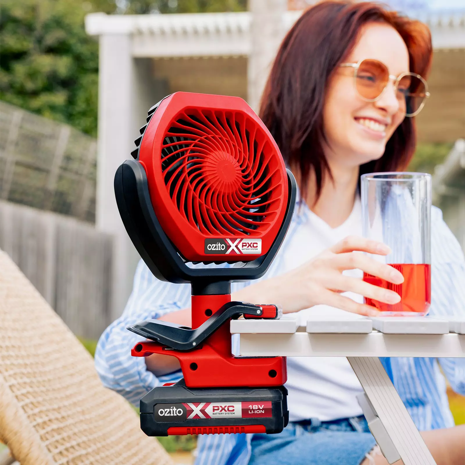 ozito-cordless-fan-3001232-example_usage-104