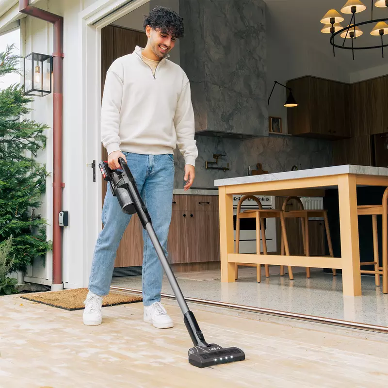 ozito-cordlhandstick-vacuum-cleaner-3001220-example_usage-103
