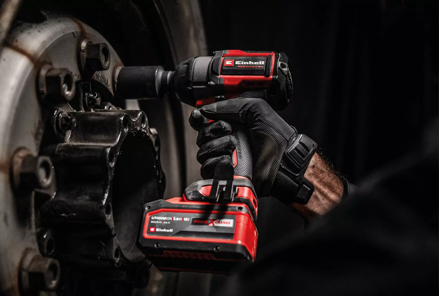 einhell-professional-cordless-impact-wrench-4510069-example_usage-001