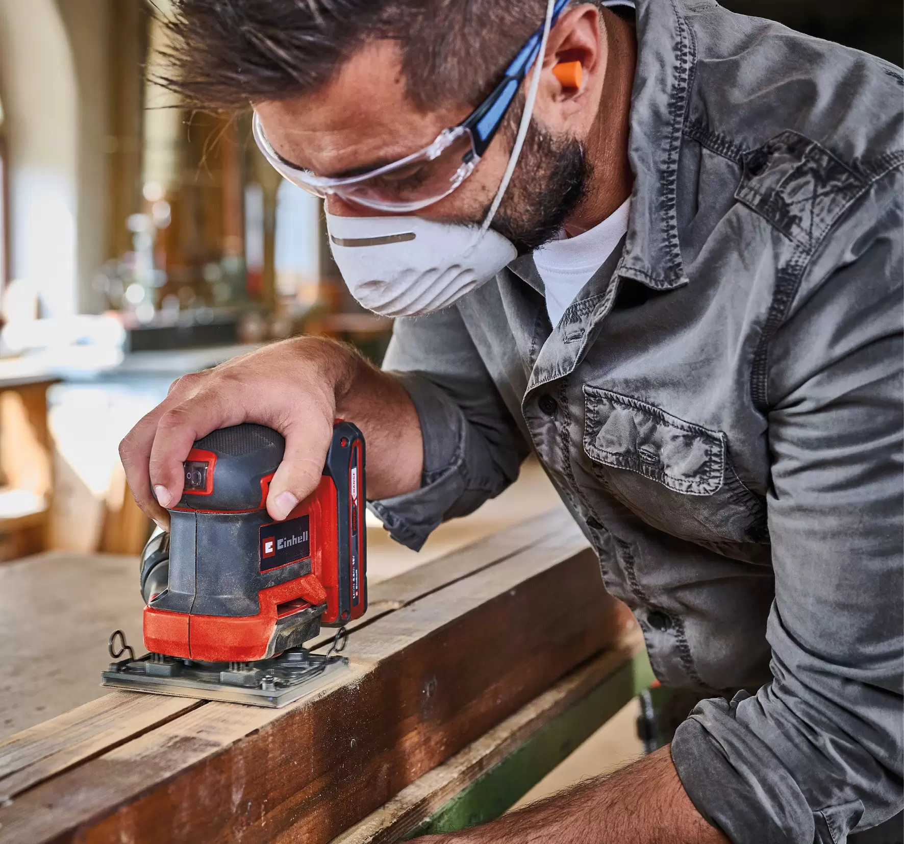 einhell-expert-cordless-palm-sander-4460731-example_usage-001