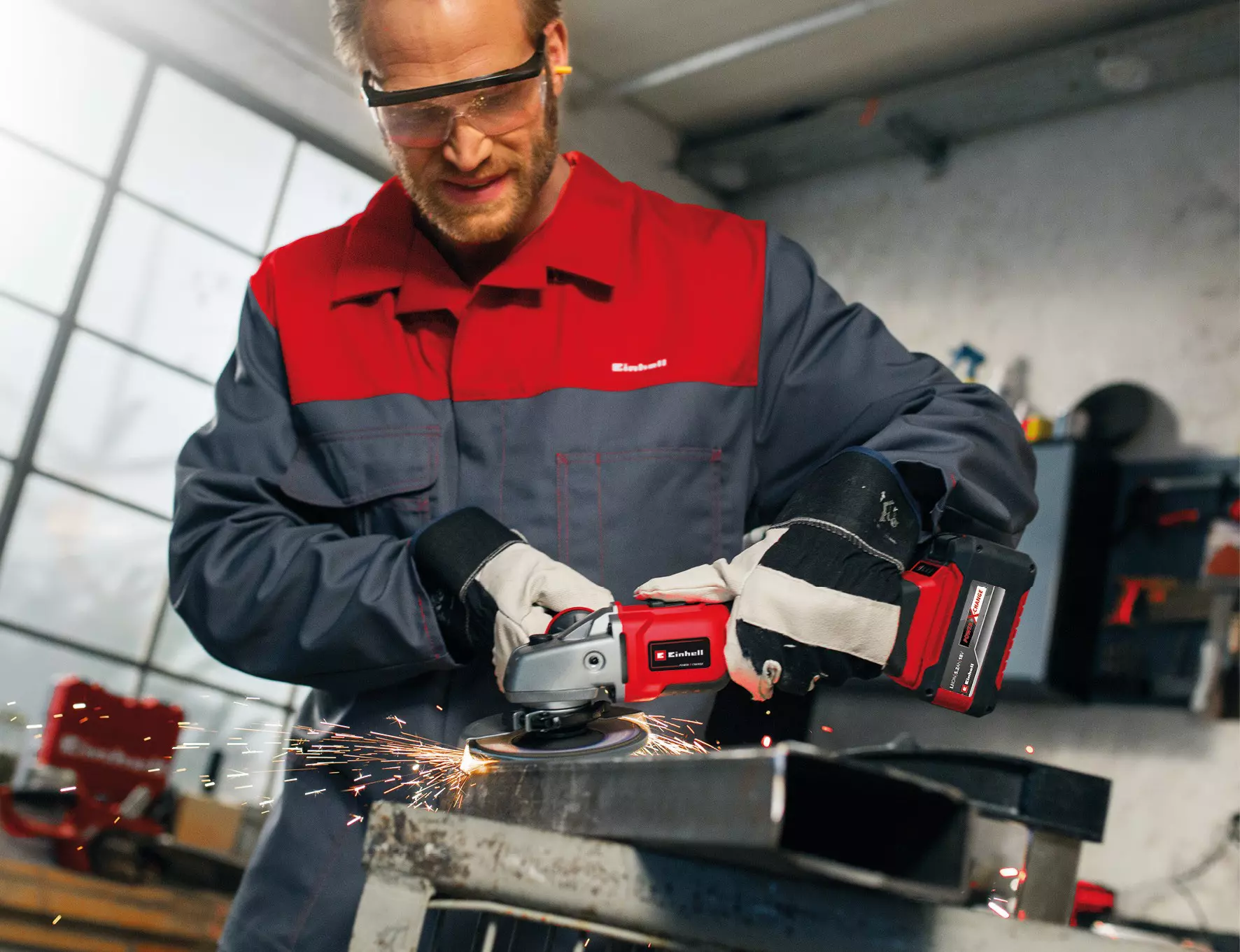 einhell-classic-cordless-angle-grinder-4514410-example_usage-001