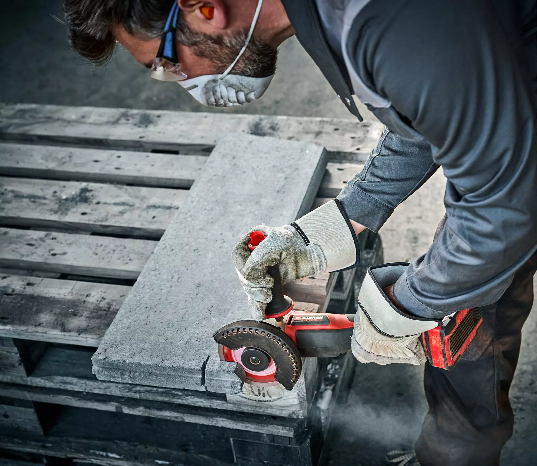 einhell-professional-cordless-angle-grinder-4431140-example_usage-001