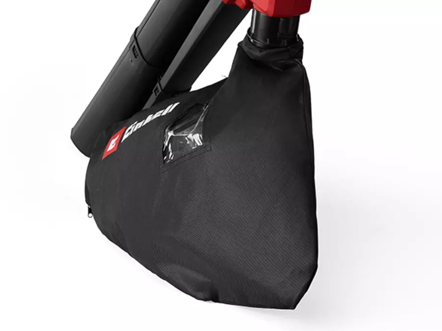 L’aspirateur à feuilles électrique Einhell GC-EL 3026 E, équipé d’un grand sac de ramassage de 40 litres et d’une fenêtre de contrôle.