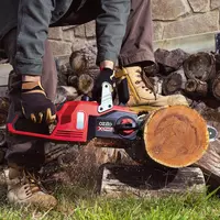 ozito-cordless-chain-saw-3001189-example_usage-102