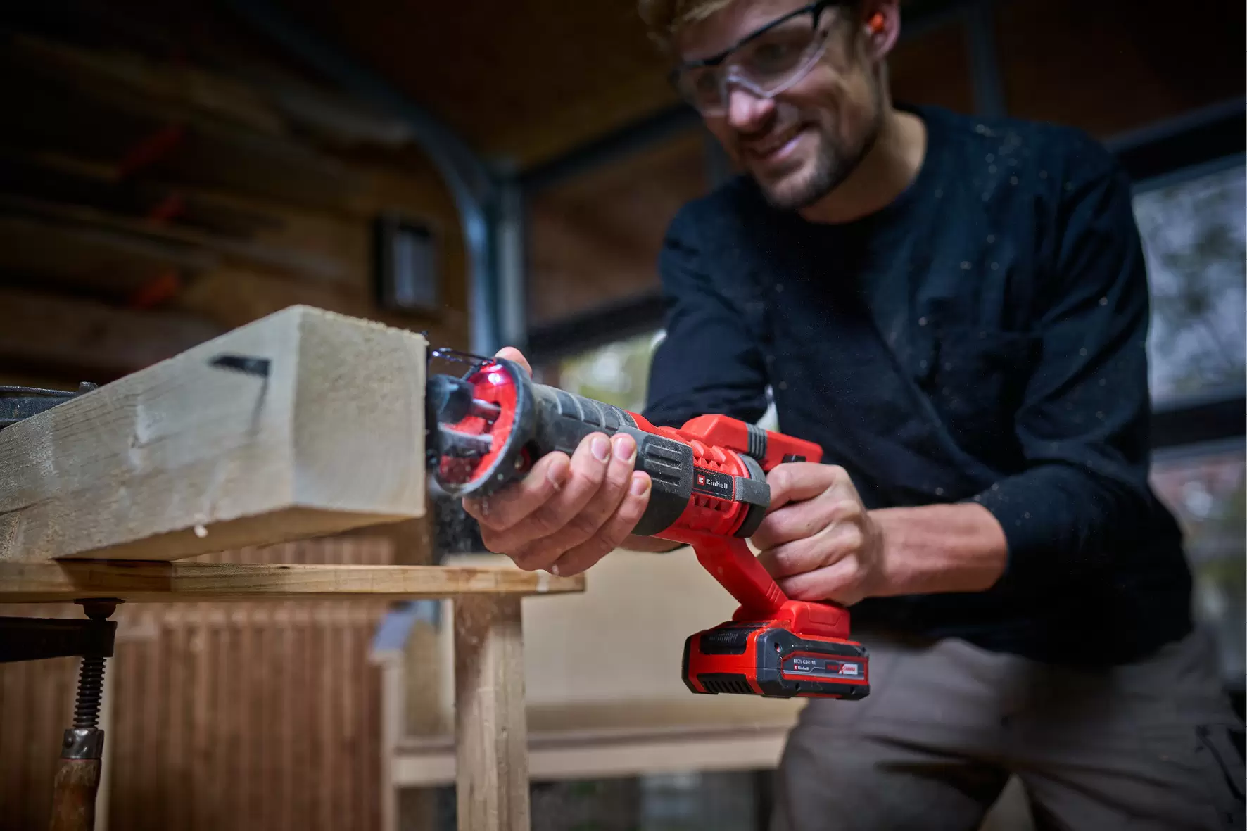 einhell-classic-cordless-all-purpose-saw-4514088-example_usage-001