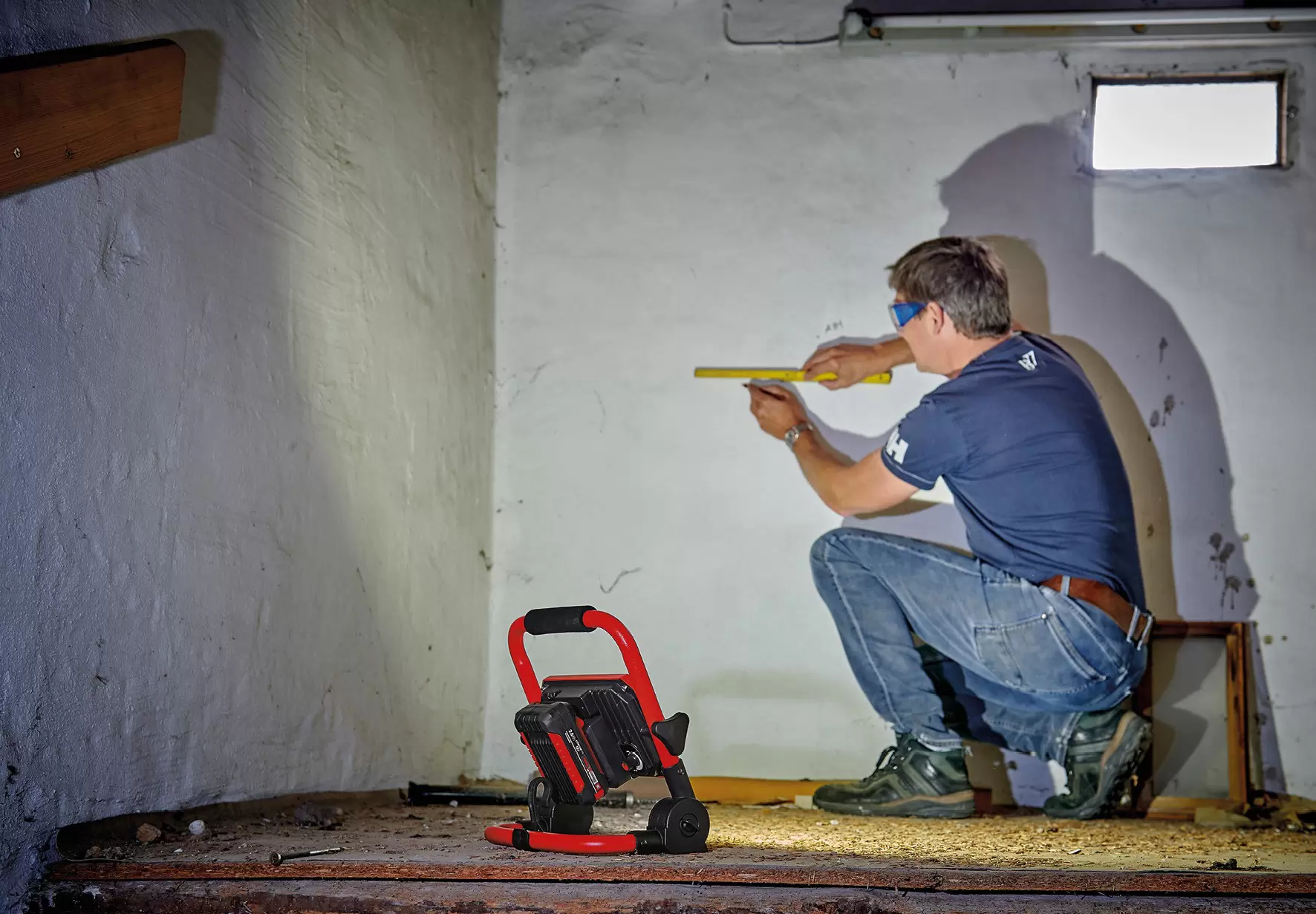 einhell-classic-cordless-light-4514118-example_usage-001