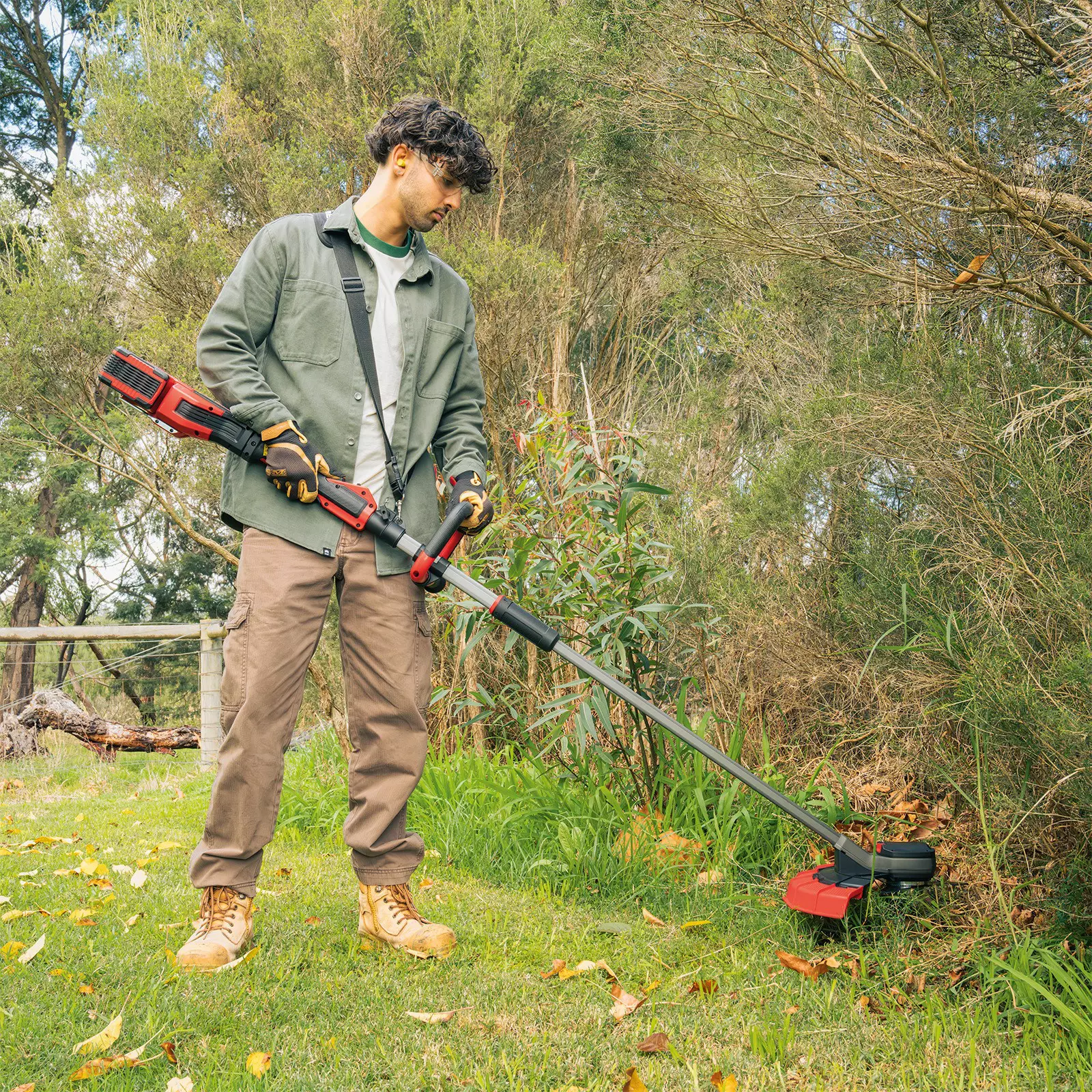 ozito-cordless-scythe-3001190-example_usage-101