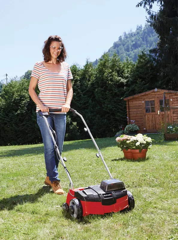 einhell-classic-cordless-scarifier-aerator-3420660-example_usage-001