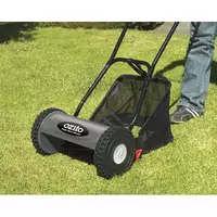 ozito-hand-lawn-mower-4472269-example_usage-103
