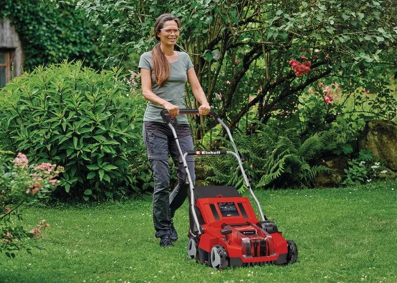 einhell-expert-cordless-scarifier-aerator-3420685-example_usage-001